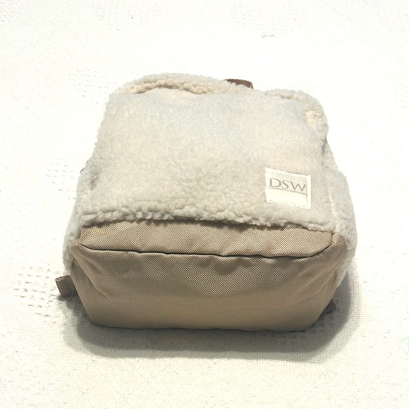 5/$15💥 DSW Cream Faux Fur Kids Backpack Travel & Everyday Bag - Picture 5 of 13